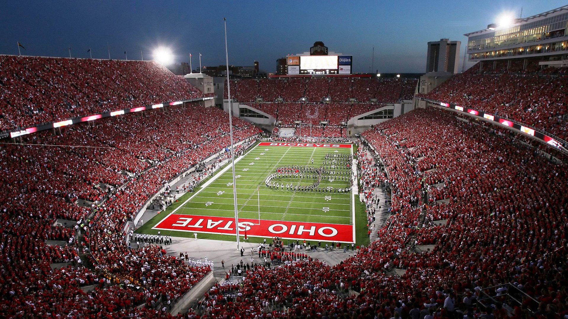 “校园足球选拔赛火热开启，挖掘青少年潜力”，校园足球学校足球赛